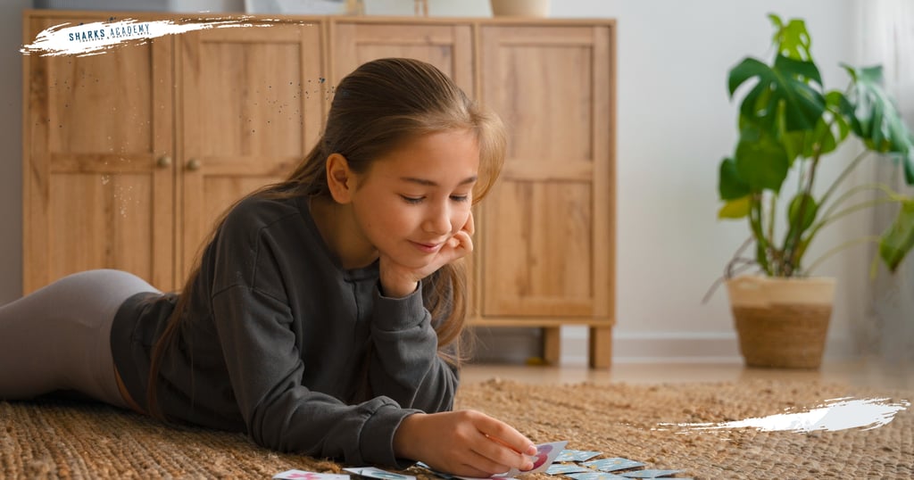 niña jugando en su casa en diciembre
