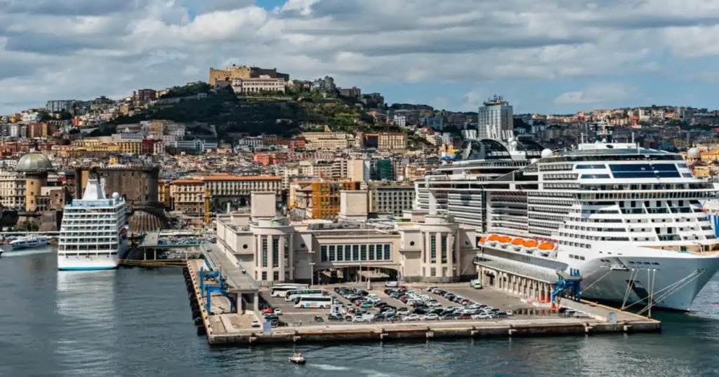 Stazione Marittima di Napoli sul Molo Angioino sede di Vitigno Italia