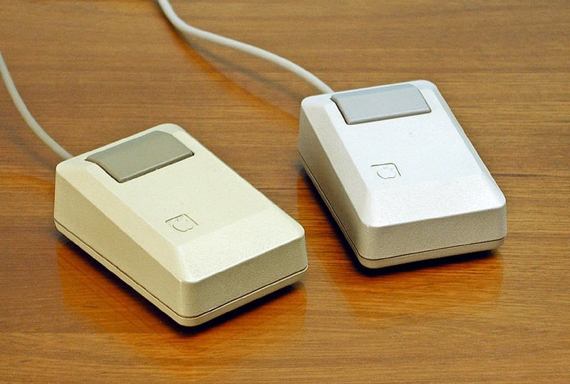 Mouse de plástico do Macintosh, evolução do mouse de madeira
