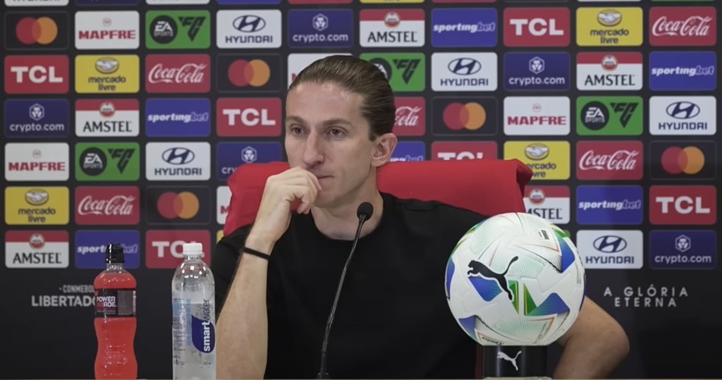 Filipe Luís em entrevista coletiva após o banho tático contra o Internacional pela Libertadores 2025