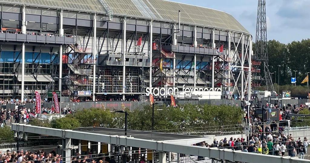 Luftaufnahme des Stadions De Kuip in Rotterdam.