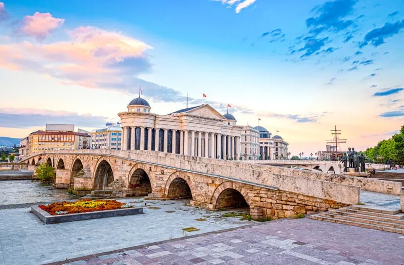 Skopje Steinbrücke Sehenswürdigkeiten