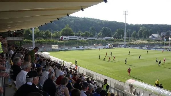 Blick auf das Stade Municipal de Differdange, Heimspielstätte des FC Differdingen 03.