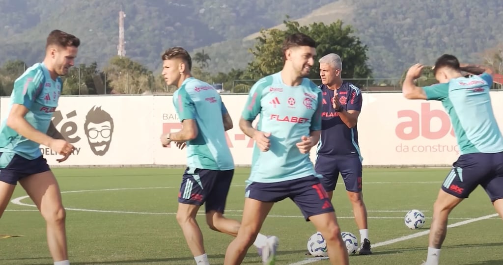 Saúl, Carrascal, Arrascaeta e Luiz Araújo em treino.