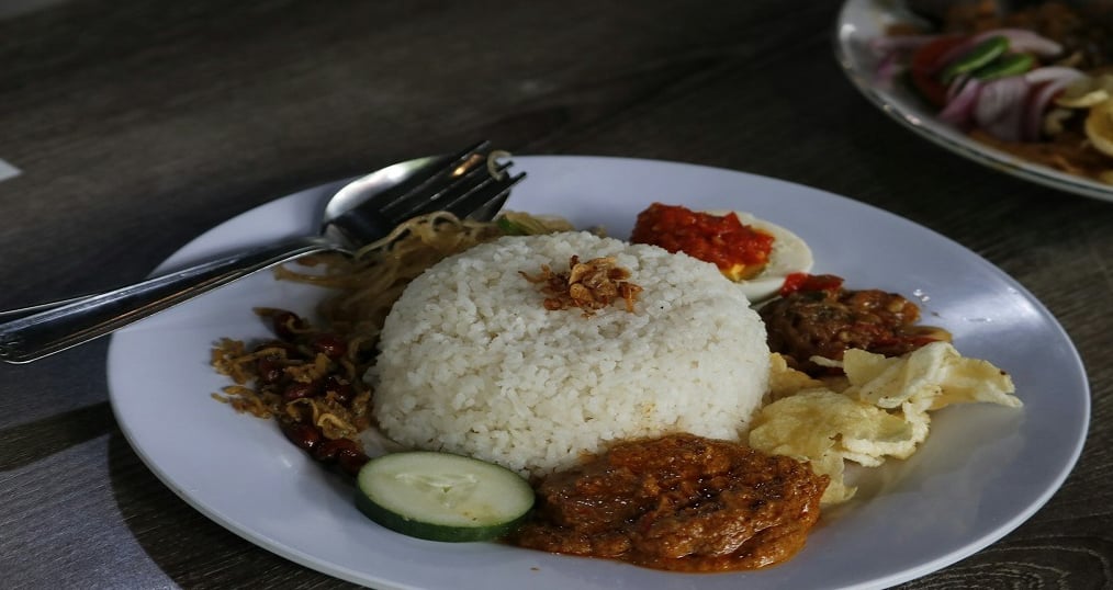 Cooked white rice nutrients