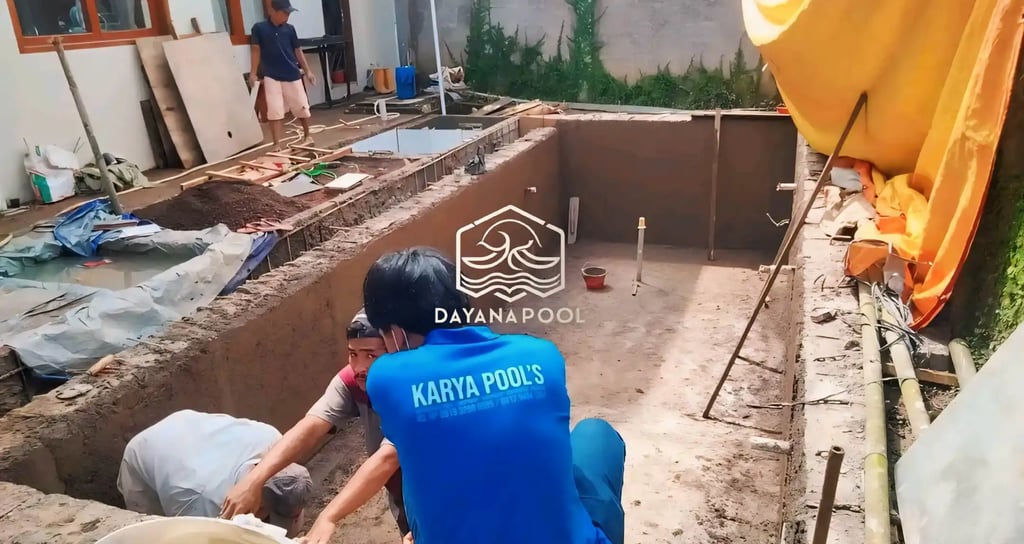 proses pembangunan kolam renang
