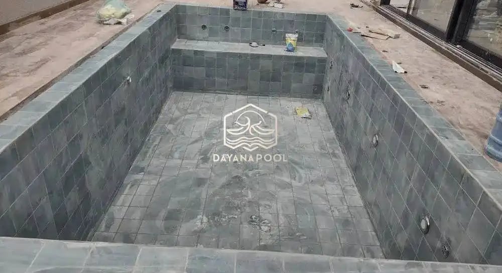 Proses pembuatan kolam renang di majalengka