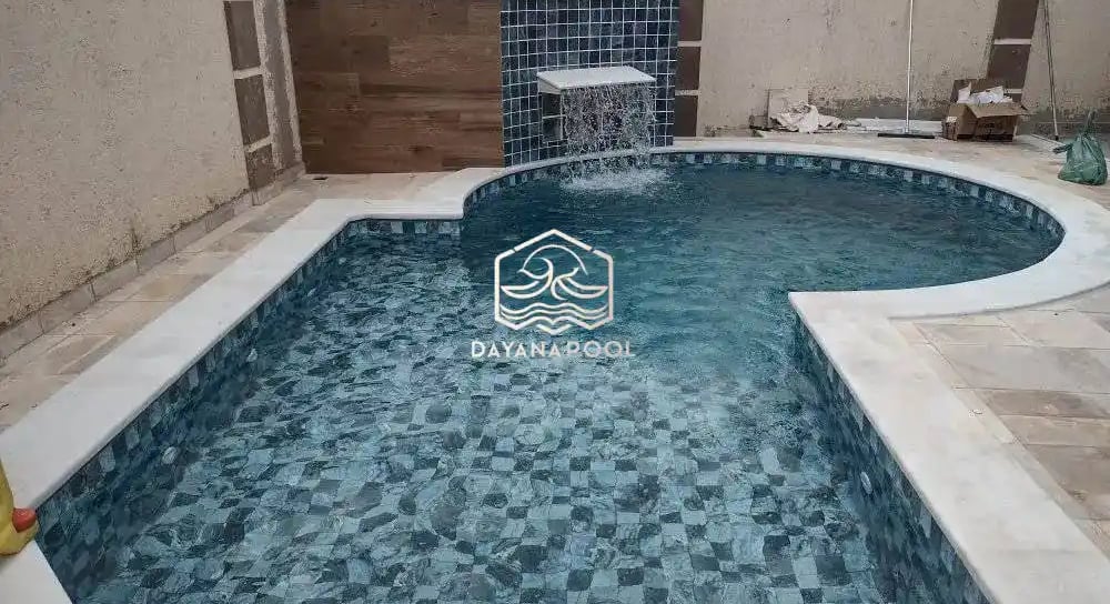 Kolam renang desain elegan di Batang buata dari tim dayanapool