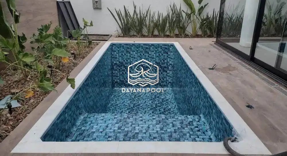 Pembuatan kolam renang di Depok