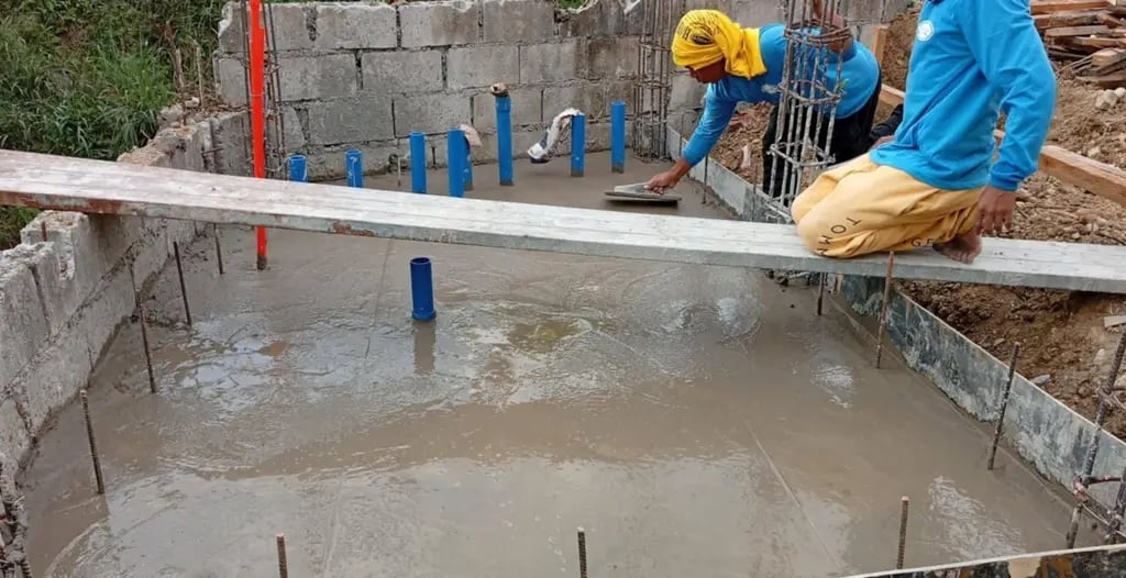 Proses pembuatan kolam renang di tasikmalaya