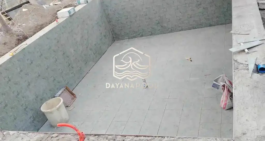 pemelesteran kolam renang.