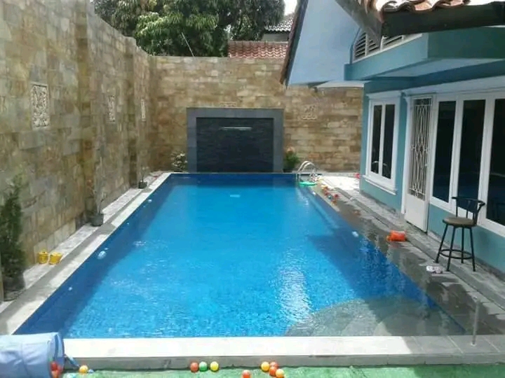 kolam renang dengan finishing mozaik di cimahi