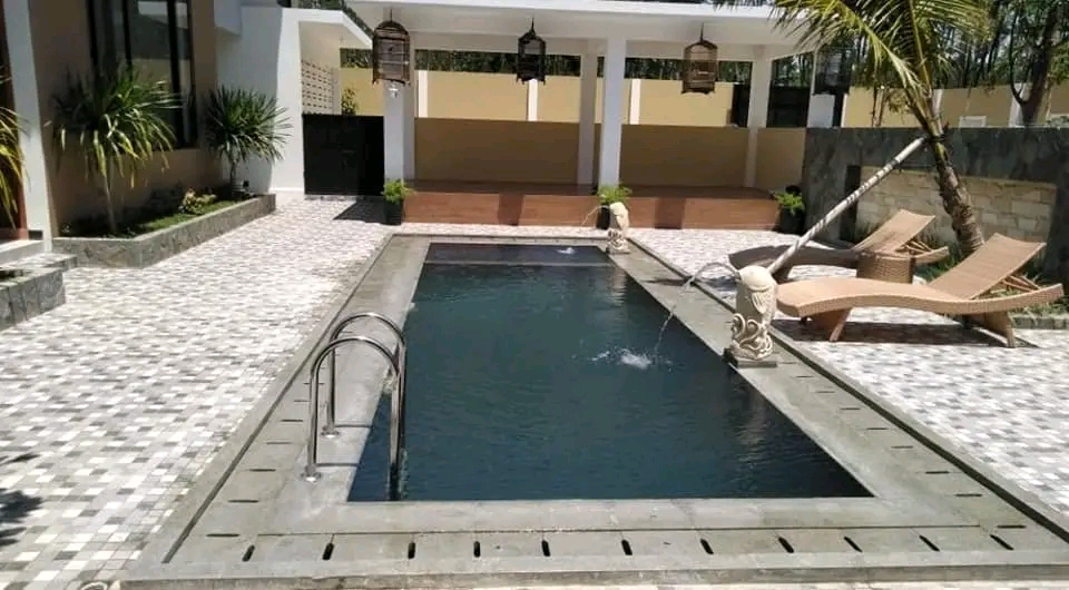 Kolam renang desain elegan di Demak buata dari tim dayanapool