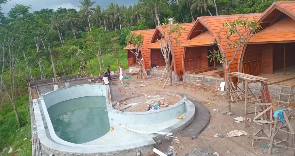 Proses pembuatan kolam renang di Subang
