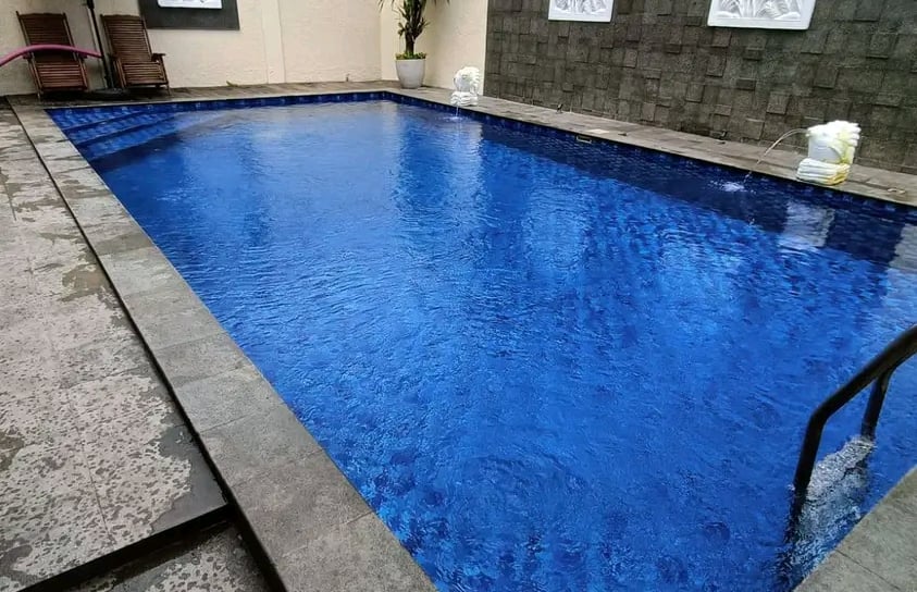 Kolam renang desain elegan buatan dari tim dayanapool