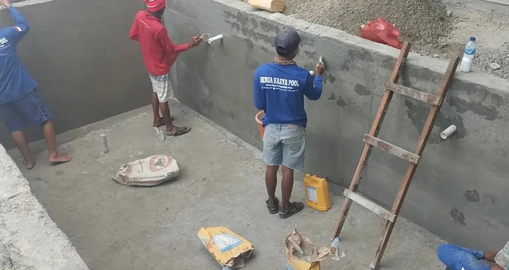 proses waterprof kolam renang menggunakan sikatop dual komponen