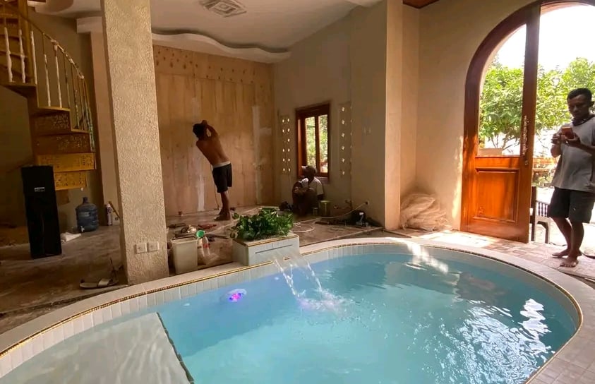 Kolam renang desain elegan buatan dari tim dayanapool