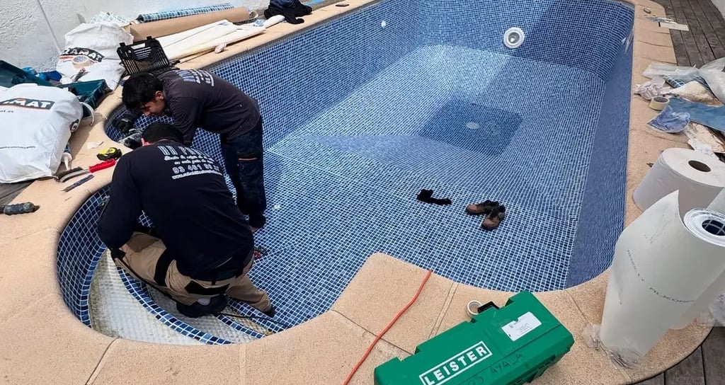 pembersihan finishing kolam renang