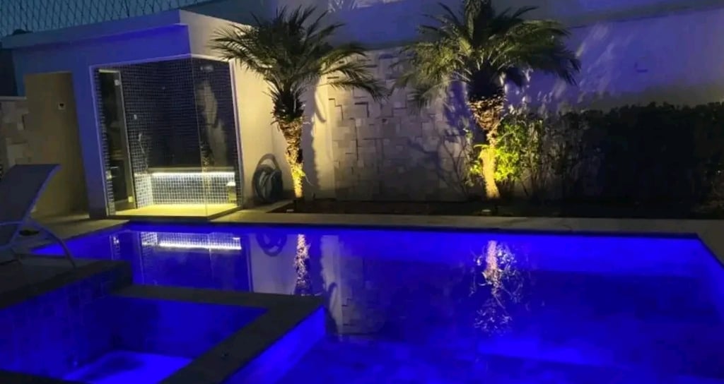 Kolam renang desain elegan buatan dari tim dayanapool