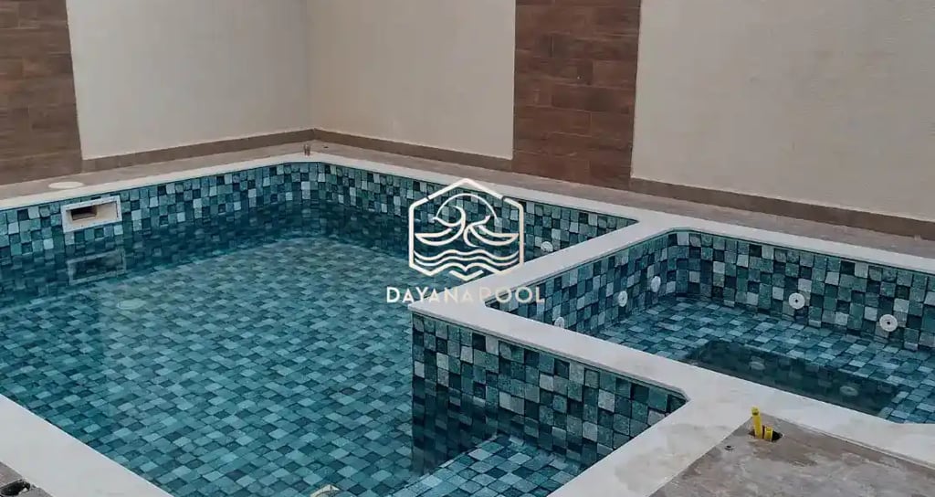 kolam renang dengan finishing mozaik di cimahi