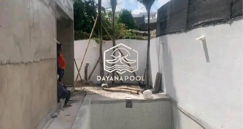 proses renovasi penggantia keramik kolam renang