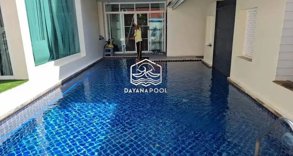 Kolam renang custom dengan desain modern dan elegan yang dibangun oleh Dayanapool.
