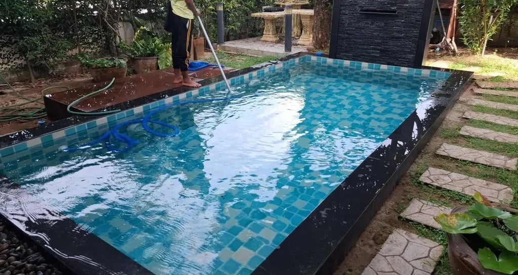 proses pemakuman kolam renang dengan setengan vacum filter