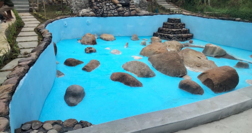 Proses pembuatan kolam renang di majalengka
