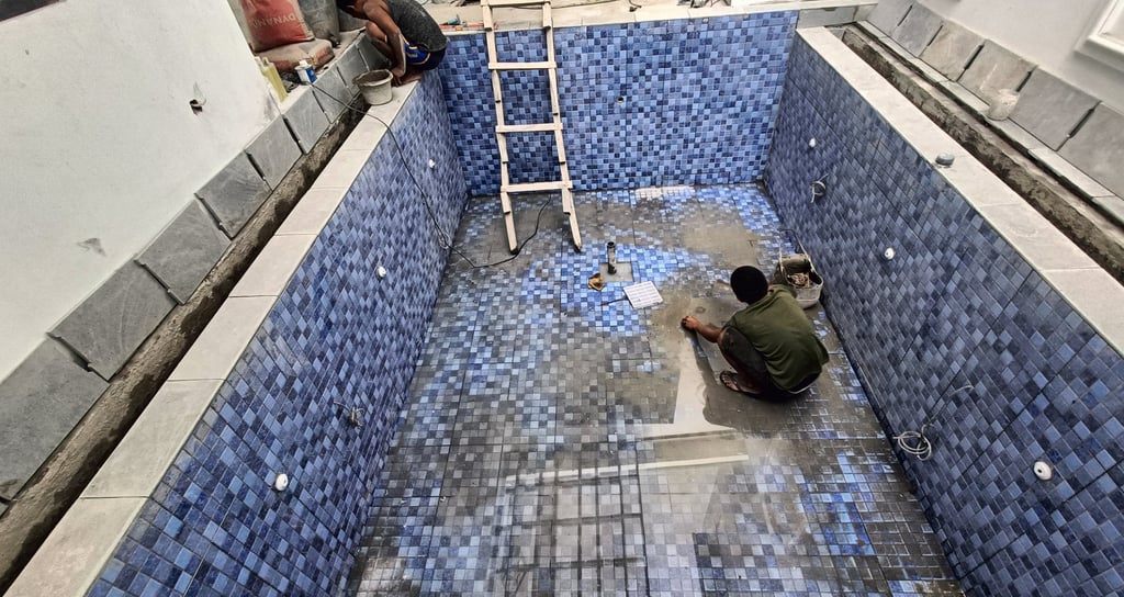 proses pengenatan kolam renang