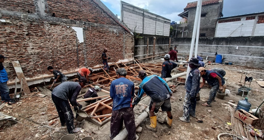 Proses pengecoran Kolam renang 