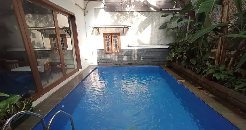 kolam renang minimalis untuk Mengoptimalkan Ruang dengan Kolam Renang: Desain Bagi Tempat Terbatas