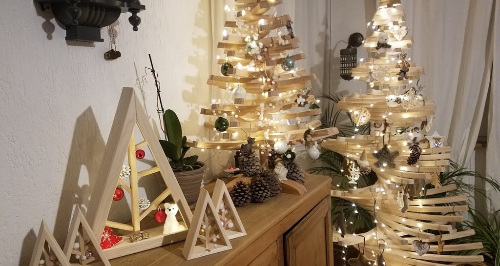 sapin en bois, arbre de Noël, objet en bois, décoration en bois, ébénisterie, artisanat