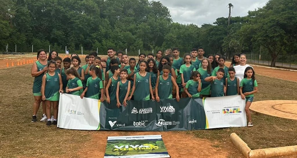 Turma do Projeto Viva o Atletismo Pista de Atletismo da Abecaa em abaeté