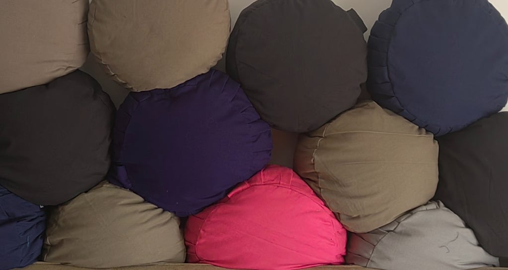 set of yoga zafu for rent