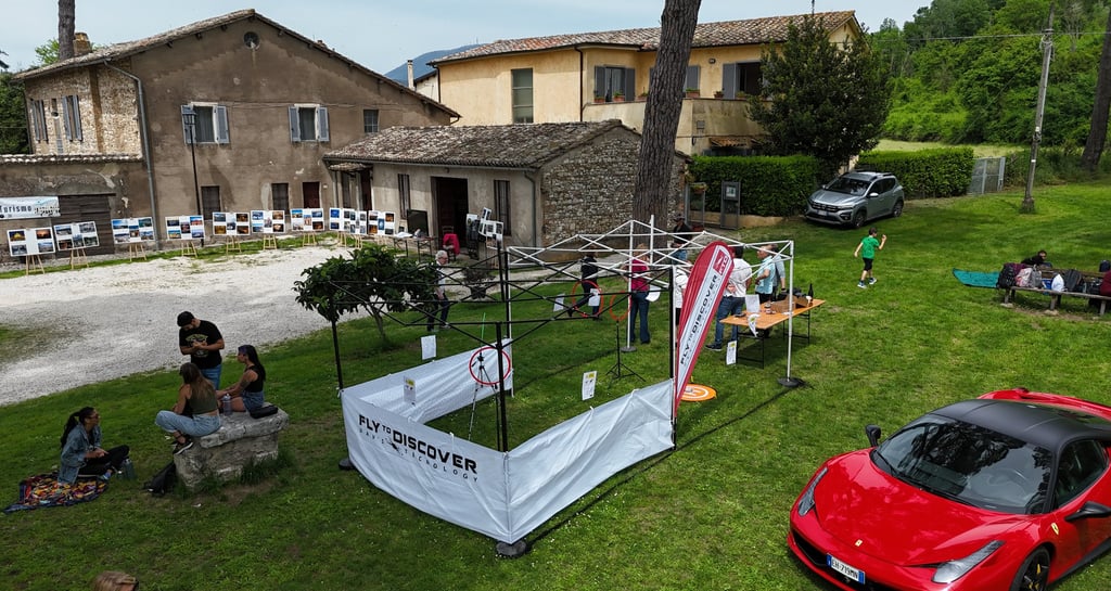 Iniziazione al volo con drone per grandi e piccoli alla manifestazione Torri in Sabina in Rosso 2025