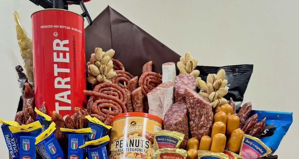 Maisto puokštė su buteliu. Panevėžys. Dovana vyrui