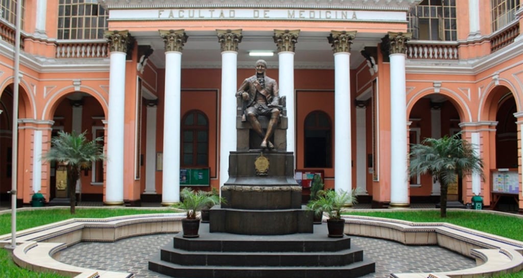 Facultad de Medicina san fernando de la Universidad San Marcos, donde el Dr. Tafur realizo su formación como especialista