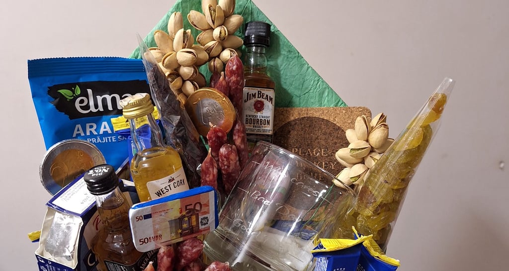 Maisto puokštė su graviruota stikline. Panevėžys. Originali dovana