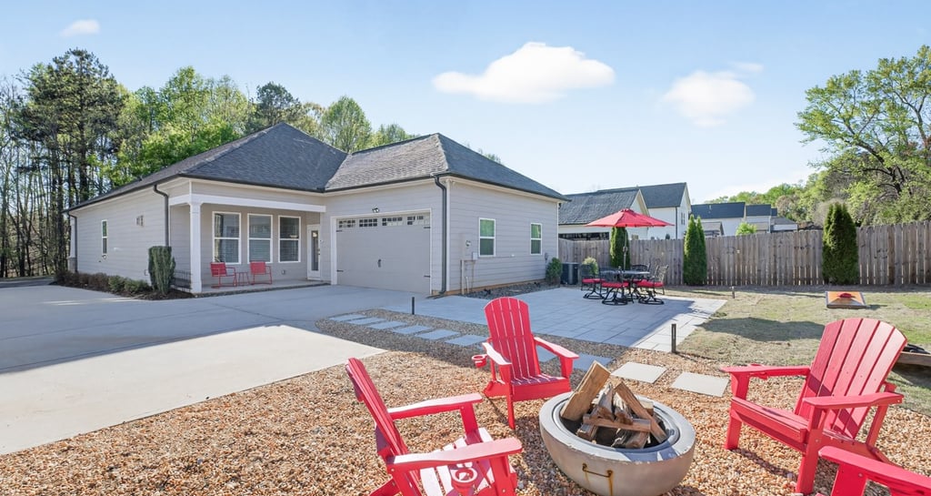 red-rocker-athens-backyard1