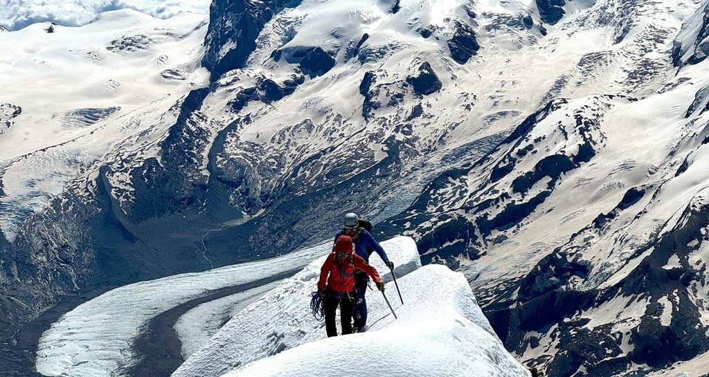 Matterhorn o Cervino, icono para cualquier alpinista, montaña de Alpes de 4.478m. Foto cumbre