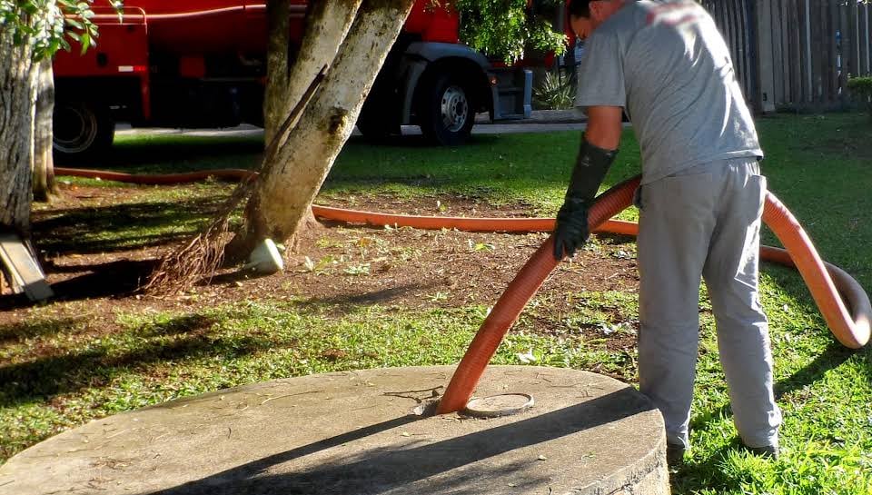 Instalação e limpeza de fossa séptica de anéis de concreto em Várzea Grande - Serviço profissional d