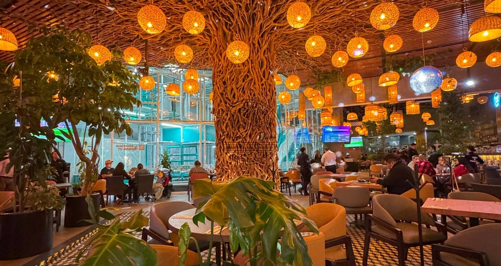 arbol para decoracion de interiores hecho con raíces