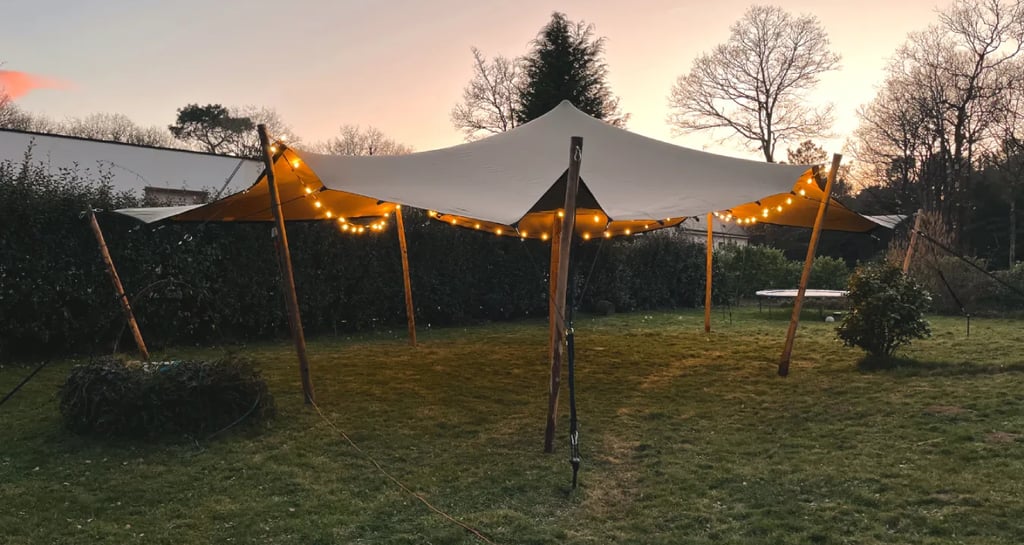 tente stretch, tente nomade, couché de soleil, éclairage guirlande guinguette