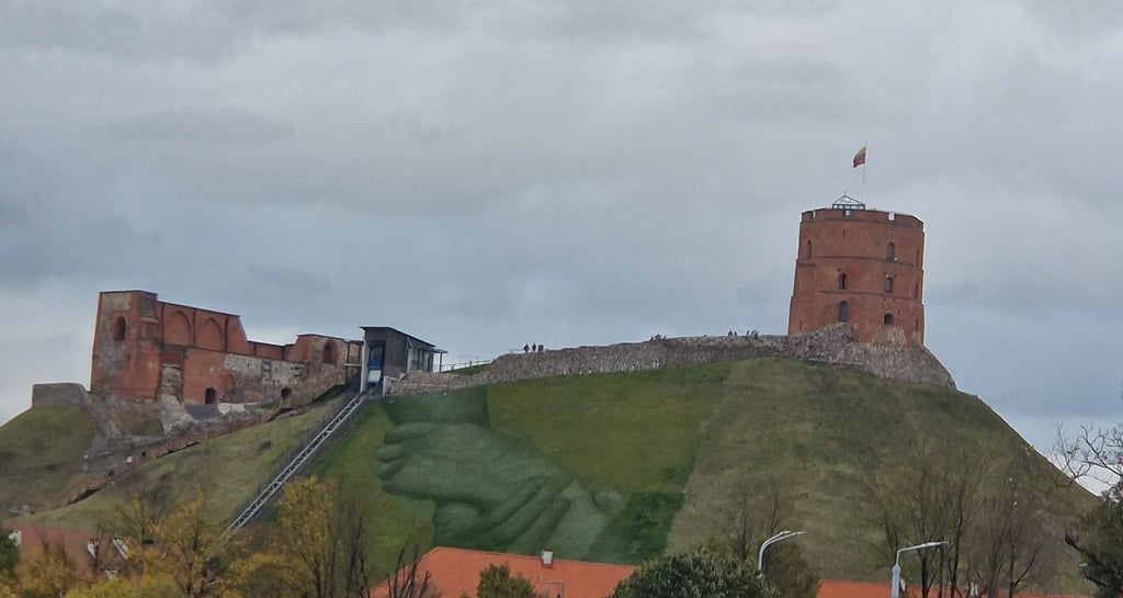 Vilniaus Auštutinės pilies liekanos, seniausias Vilniaus mūras, Gedimino pilis