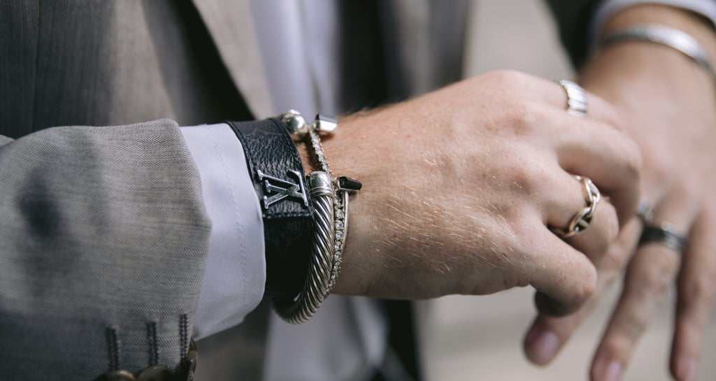 a man in a suit and tie dyes his hands