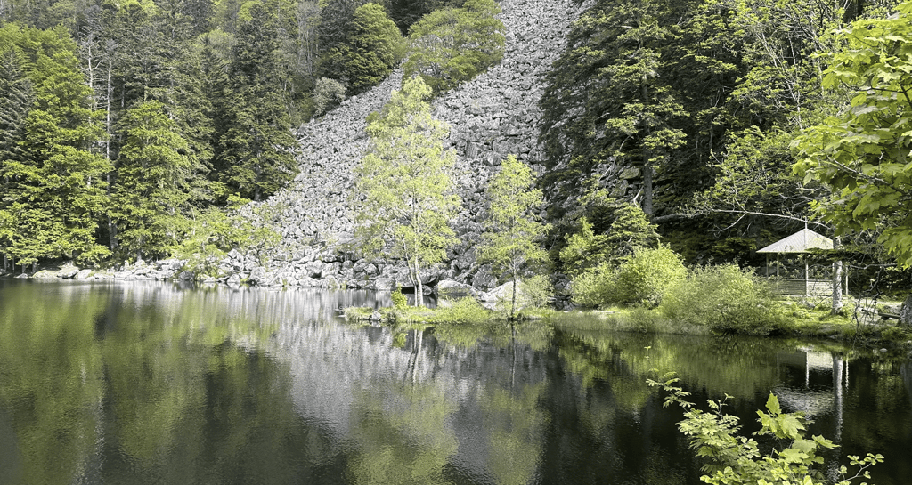 lac d'origine glaciaire du Fischboedle vallée de la Wormsa