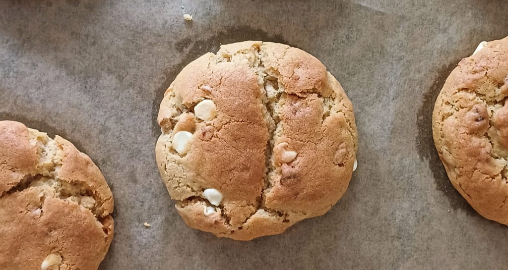 Bananna & Biscoff stuffed cookies