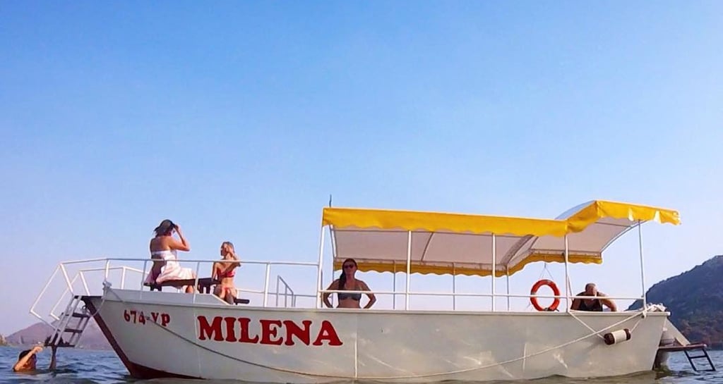 Boat cruise skadar lake