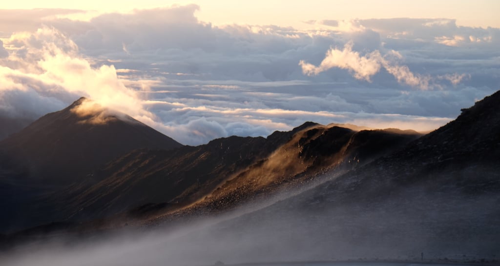 Lever de soleil sur volcan à Hawaii