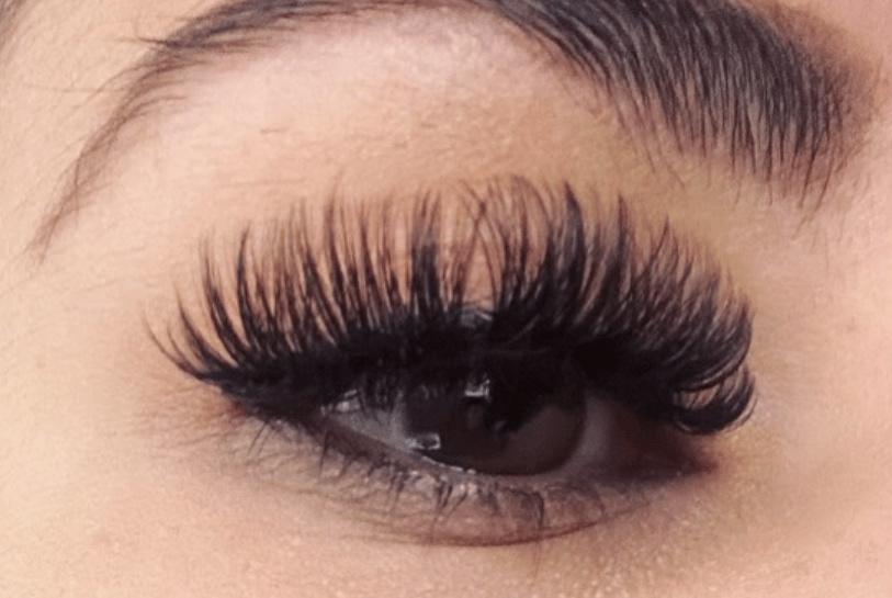 closeup de cejas despues de tratamiento